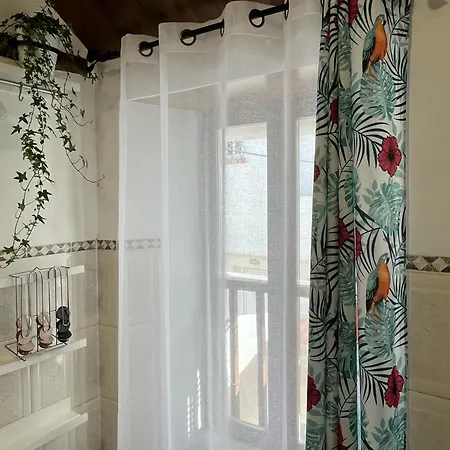 Free Parking, 40 Meters From The Beach, Wi-fi, Ac شقة